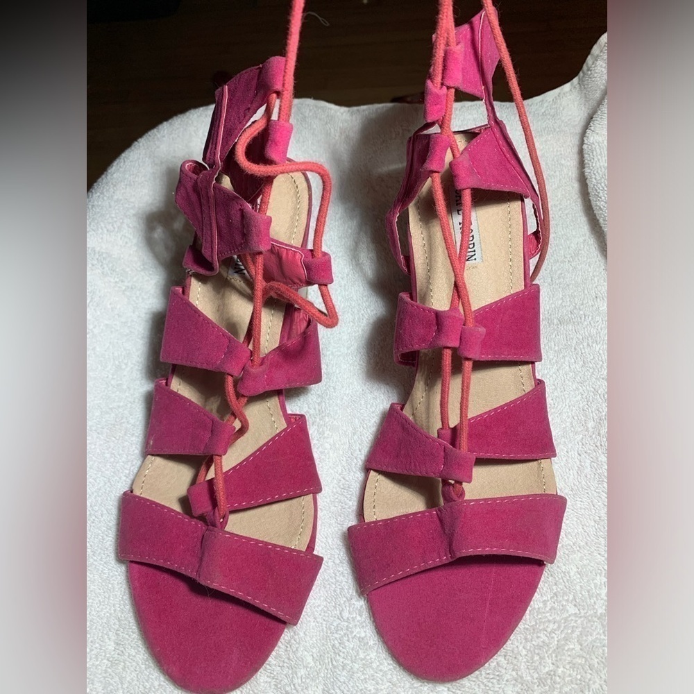 Size 9 Cape Robbin chunky heels lace-up